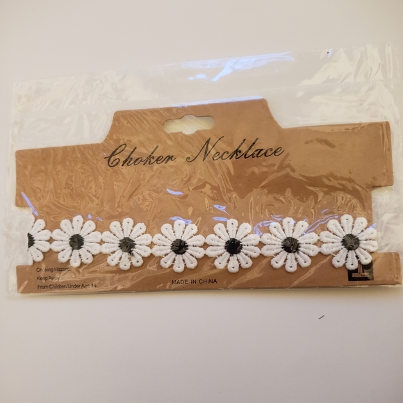 White Punk Rock Daisy | 90s Choker Necklace - Picture 8 of 8